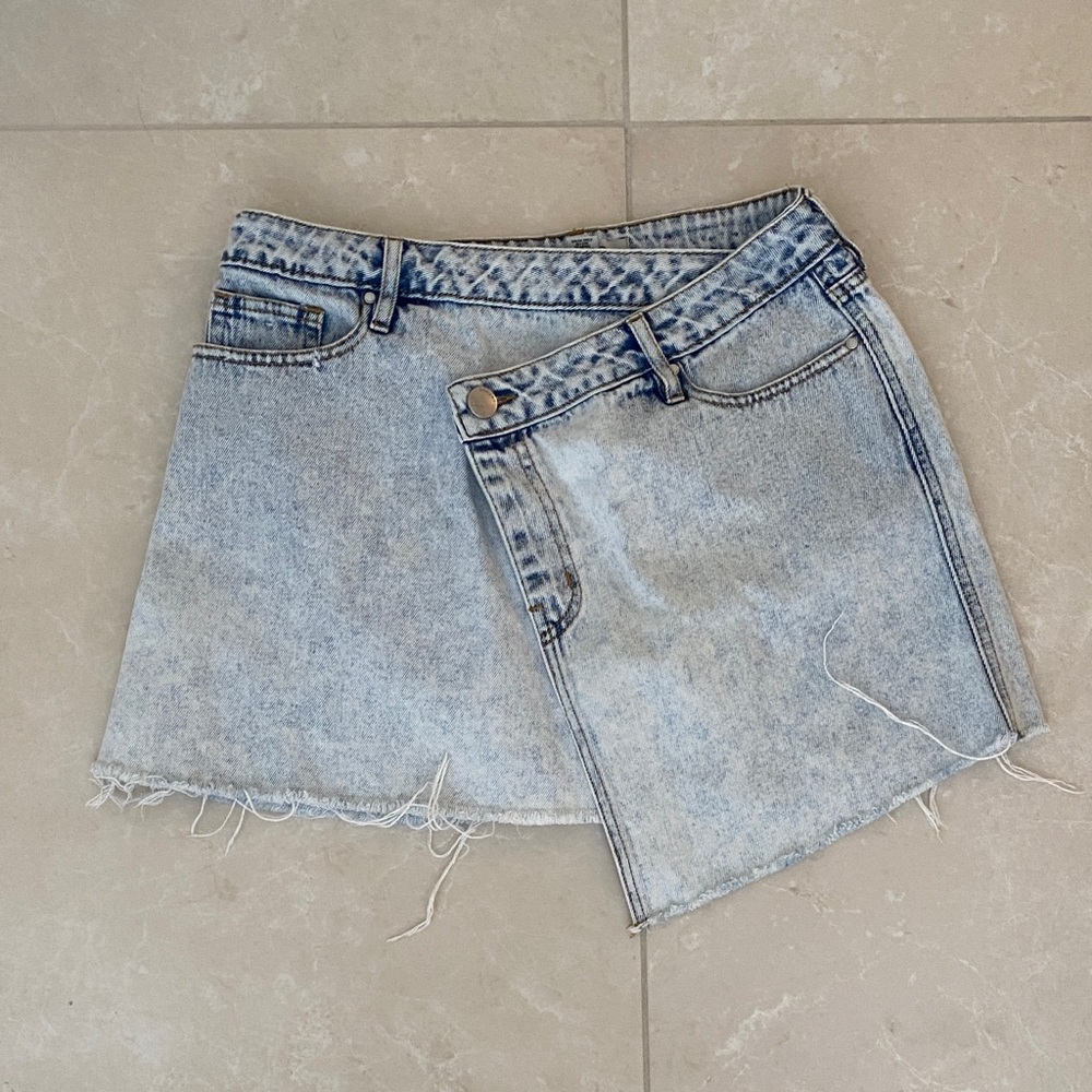 Refuge Women’s Acid Wash Blue Denim Skirt Frayed on Bottom Asymmetrical Size M